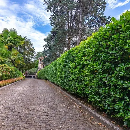 La Dependance Immersa Nel Parco Della Isabella Ferienhaus Stresa