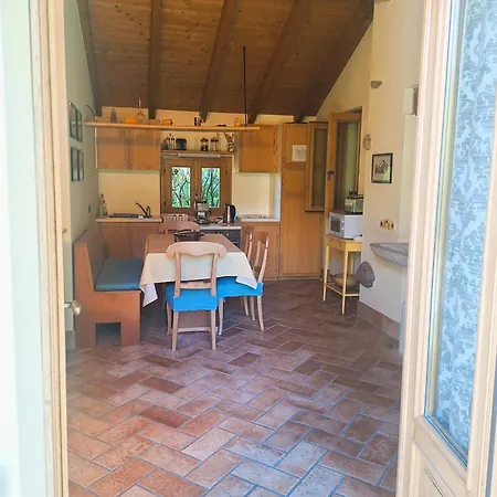 Ferienhaus The Dependance Of The Isabella By The Little River With Private Dedicated Parking Stresa